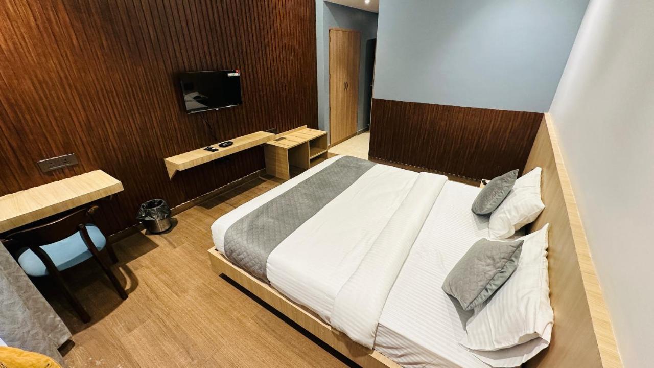 Wells Inn Hotel Varanasi Dış mekan fotoğraf