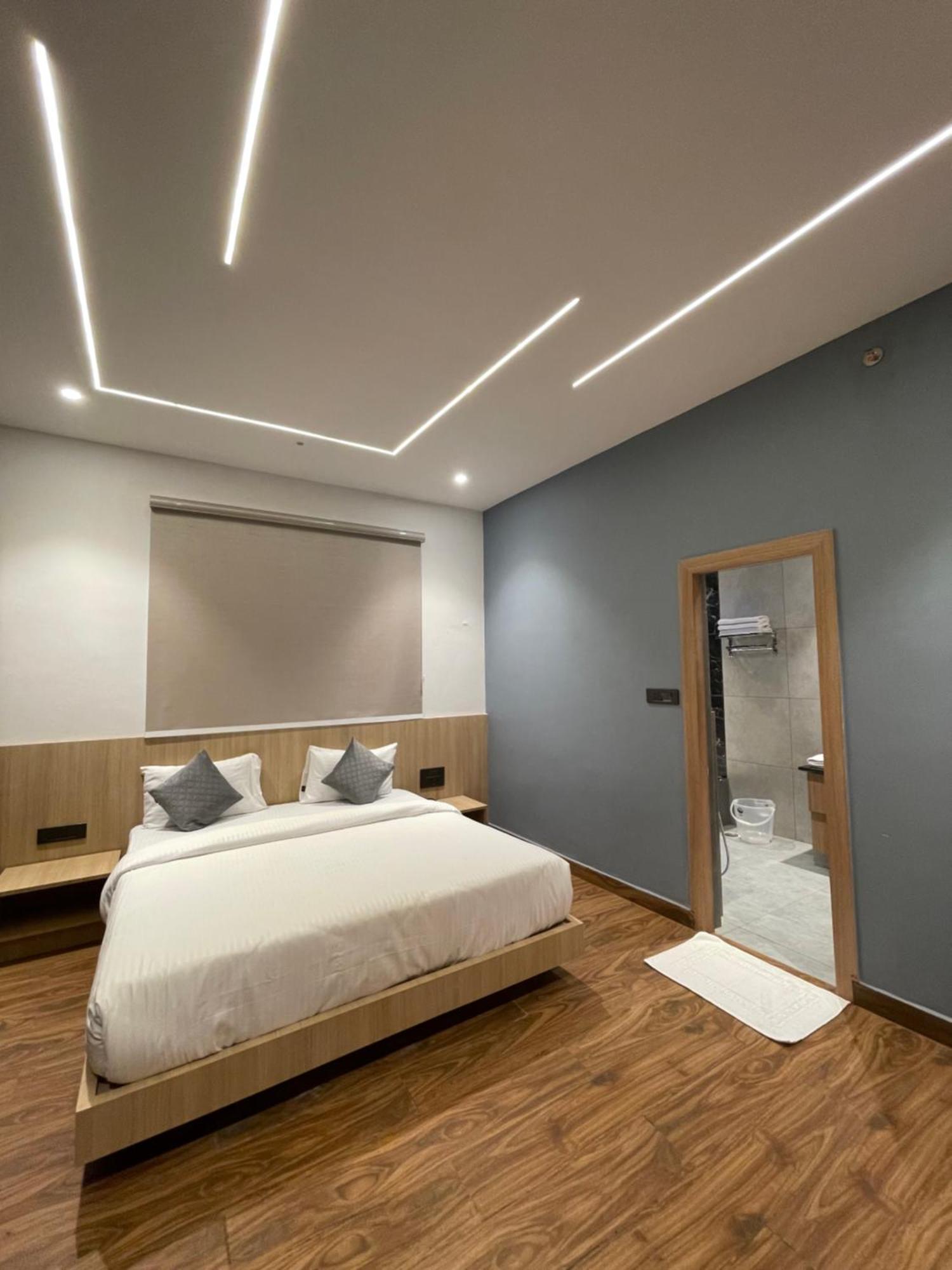 Wells Inn Hotel Varanasi Dış mekan fotoğraf